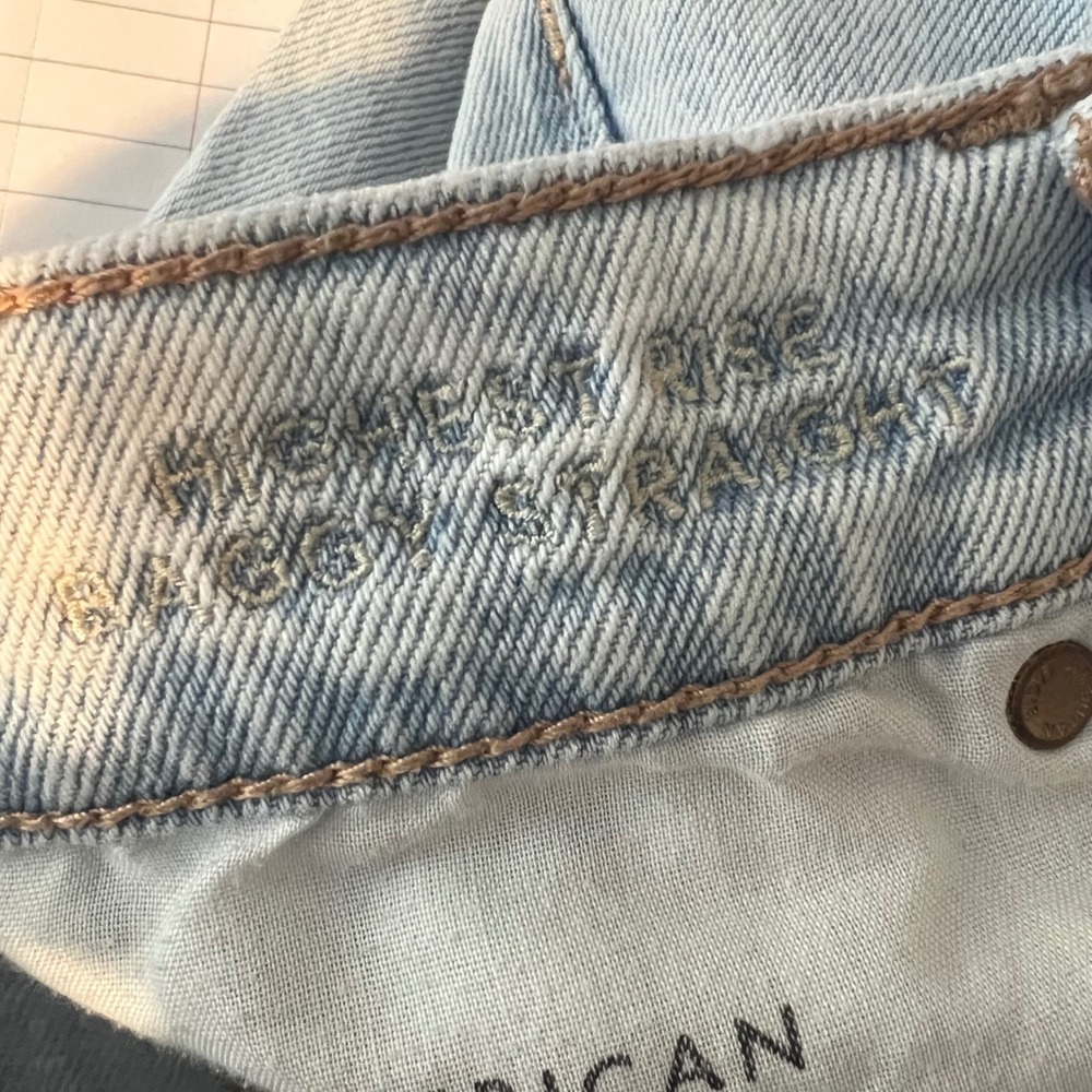 American Eagle Highest Rise Baggy Straight Jeans Sz 8 Light Wash Criss Cross - Picture 4 of 10
